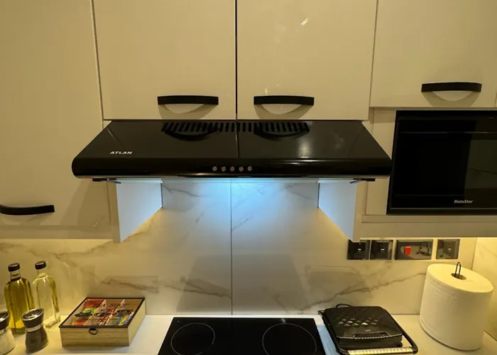 アパート Spacious 1 Bedroom Flat In Foinikoudes! ラルナカ