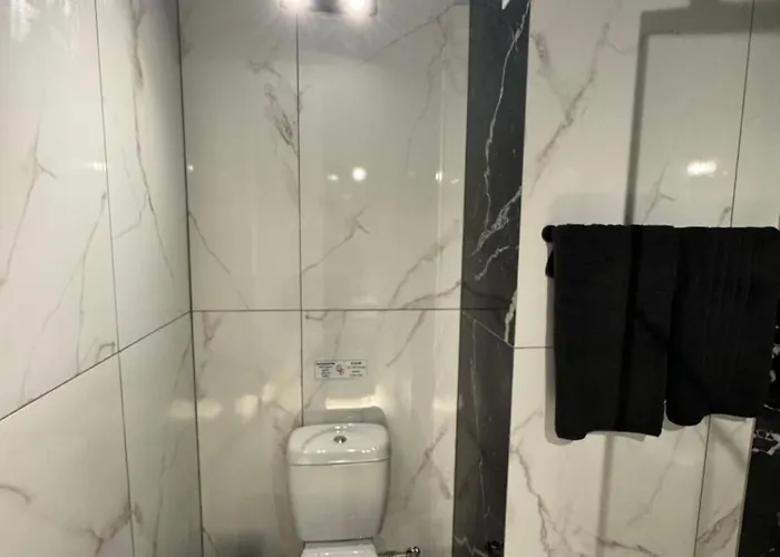 Spacious 1 Bedroom Flat In Foinikoudes! * ラルナカ