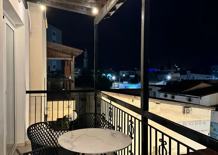 Spacious 1 Bedroom Flat In Foinikoudes! * ラルナカ