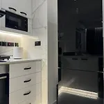 아파트 Spacious 1 Bedroom Flat In Foinikoudes! 라르나카
