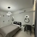 Spacious 1 Bedroom Flat In Foinikoudes! 라르나카