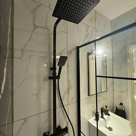 شقة Spacious 1 Bedroom Flat In Foinikoudes! *