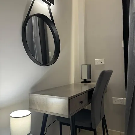 Spacious 1 Bedroom Flat In Foinikoudes! Apartament Larnaca