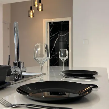 Spacious 1 Bedroom Flat In Foinikoudes! Apartment *