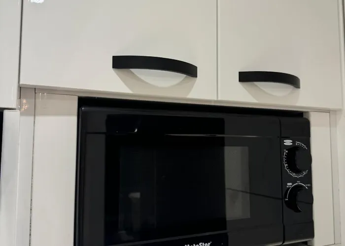 Spacious 1 Bedroom Flat In Foinikoudes! شقة *