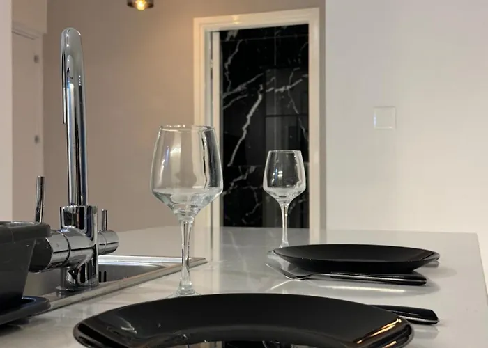 Spacious 1 Bedroom Flat In Foinikoudes! Apartmán *