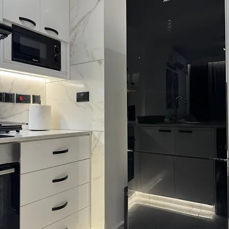 아파트 Spacious 1 Bedroom Flat In Foinikoudes! 라르나카