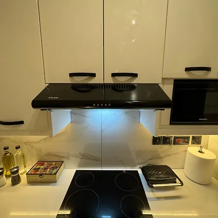 아파트 Spacious 1 Bedroom Flat In Foinikoudes! 라르나카